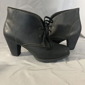 Clarks Women's Boot Bergen Size 8 Chunky Block Heel Lace Up Bootie Black Leather
